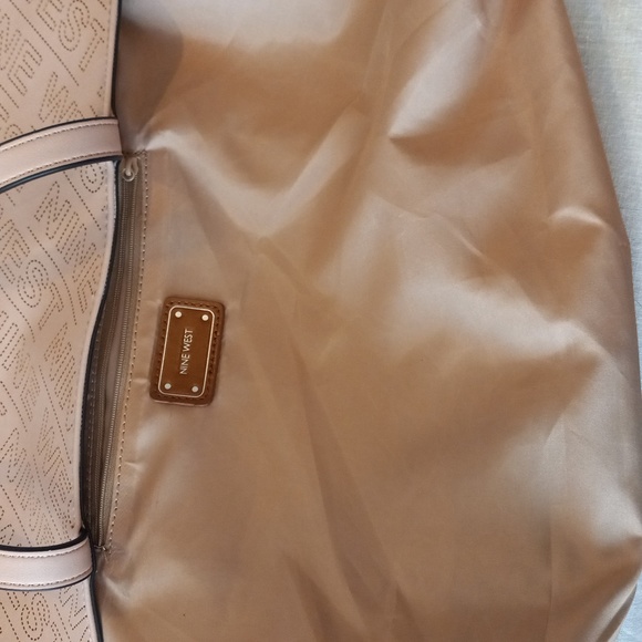 Tote - Picture 11 of 16